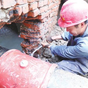 安徽阜陽：不畏烈日，他們走遍大街小巷