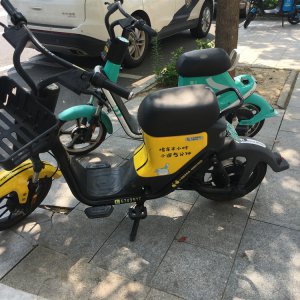 阜陽一女子微信掃碼騎車，卻“被”買保險